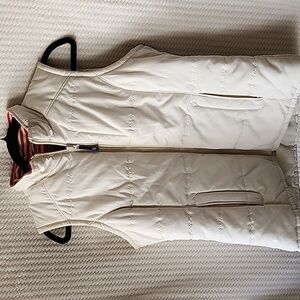 Vineyard Vines Cream Quilted Vest M  fleece lined Zip Pockets, Pre-owned